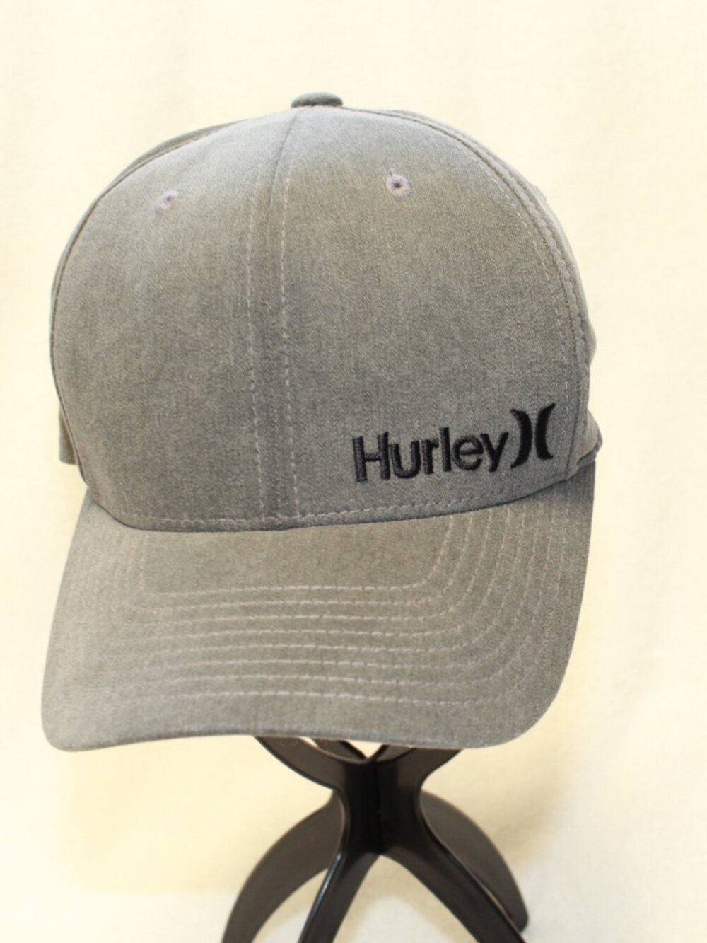 Hurley Size S-M Gray Flexfit Embroidered Logo Cap Vented Baseball Hat